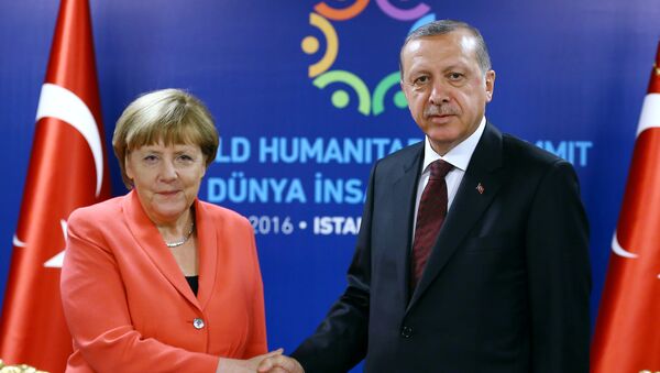 Turkish President Tayyip Erdogan (R) meets with German Chancellor Angela Merkel during the World Humanitarian Summit in Istanbul, Turkey, May 23, 2016. - اسپوتنیک افغانستان  