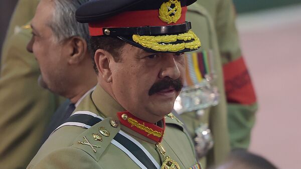 Pakistan's army chief Raheel Sharif (C) arrives to attend a ceremony to mark the country's Independence Day in Islamabad on August 14, 2015 - اسپوتنیک افغانستان  