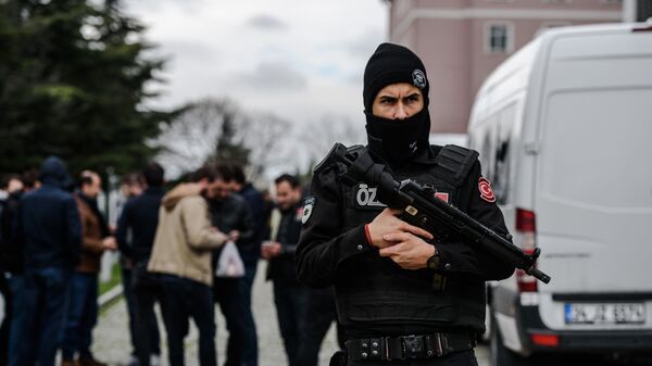 Турецкий полицейский в Стамбуле - اسپوتنیک افغانستان  