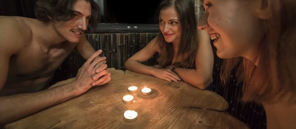 به زنان  سوئد اجازه تردد به صورت برهنه در ملاء عام  داده شد به زنان  سوئد اجازه تردد به صورت برهنه در ملاء عام  داده شد - اسپوتنیک افغانستان