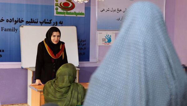 افغانستان به استخدام آموزگاران زن ترجیح می‌دهد - اسپوتنیک افغانستان  
