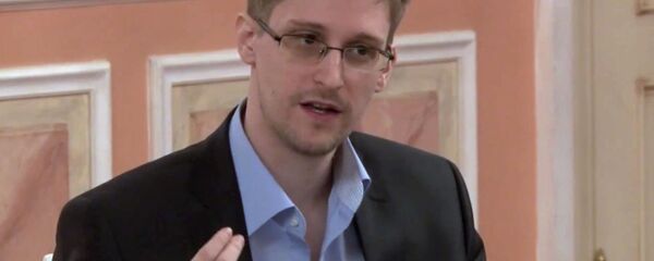 ادوارد اسنودن کارمند سابق آژانس امنیت ملی آمریکا - اسپوتنیک افغانستان  