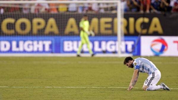 Lionel Messi apos a derrota de pênaltis para o Chile no final da Copa América de 2016 - اسپوتنیک افغانستان  