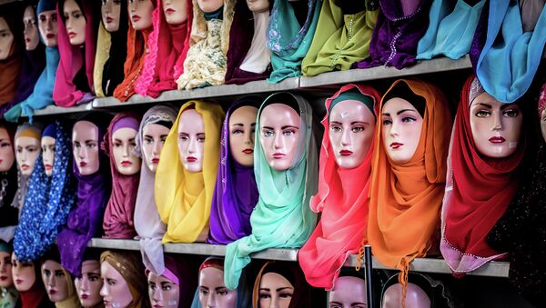 Muslim headscarfs and hijabs in a range of colors are for sale at an Indonesian market - اسپوتنیک افغانستان  