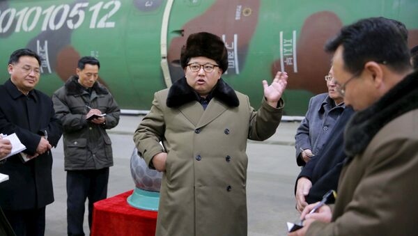رهبر کوریای شمالی کیم جونگ اون در دیدار با دانشمندان در پیونگ یانگ - اسپوتنیک افغانستان  