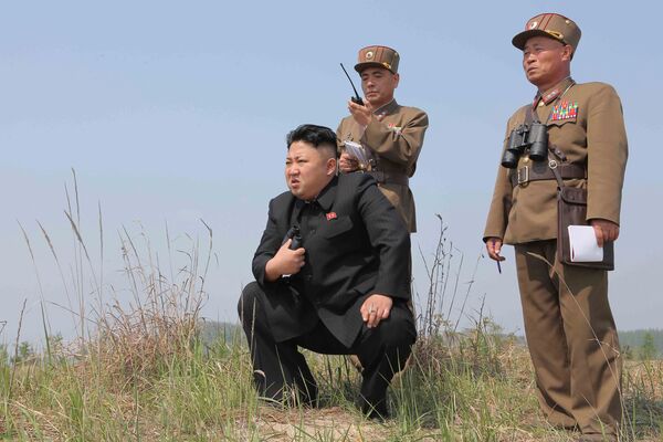 رهبر کوریای شمالی کیم جونگ اون در زمان  تمرین نظامی - اسپوتنیک افغانستان  
