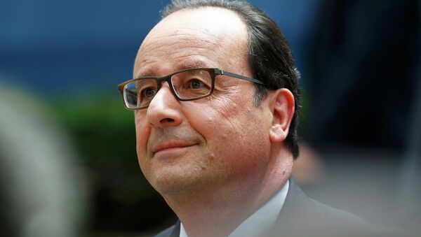 French President Francois Hollande arrives at the European Union (EU) Council headquarters at the start of an EU leaders summit in Brussels, Belgium, June 25, 2015. - اسپوتنیک افغانستان  