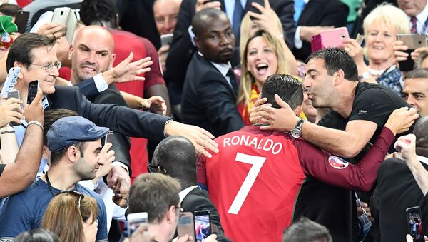 Португальский футболист Криштиану Роналду после финального матча между сборными командами Португалии и Франции  - اسپوتنیک افغانستان  