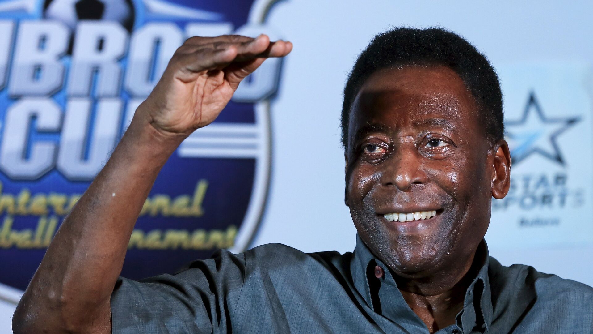 Legendary Brazilian soccer player Pele gestures during a news conference in Gurgaon on the outskirts of New Delhi, India, October 15, 2015 - اسپوتنیک افغانستان  , 1920, 14.03.2021