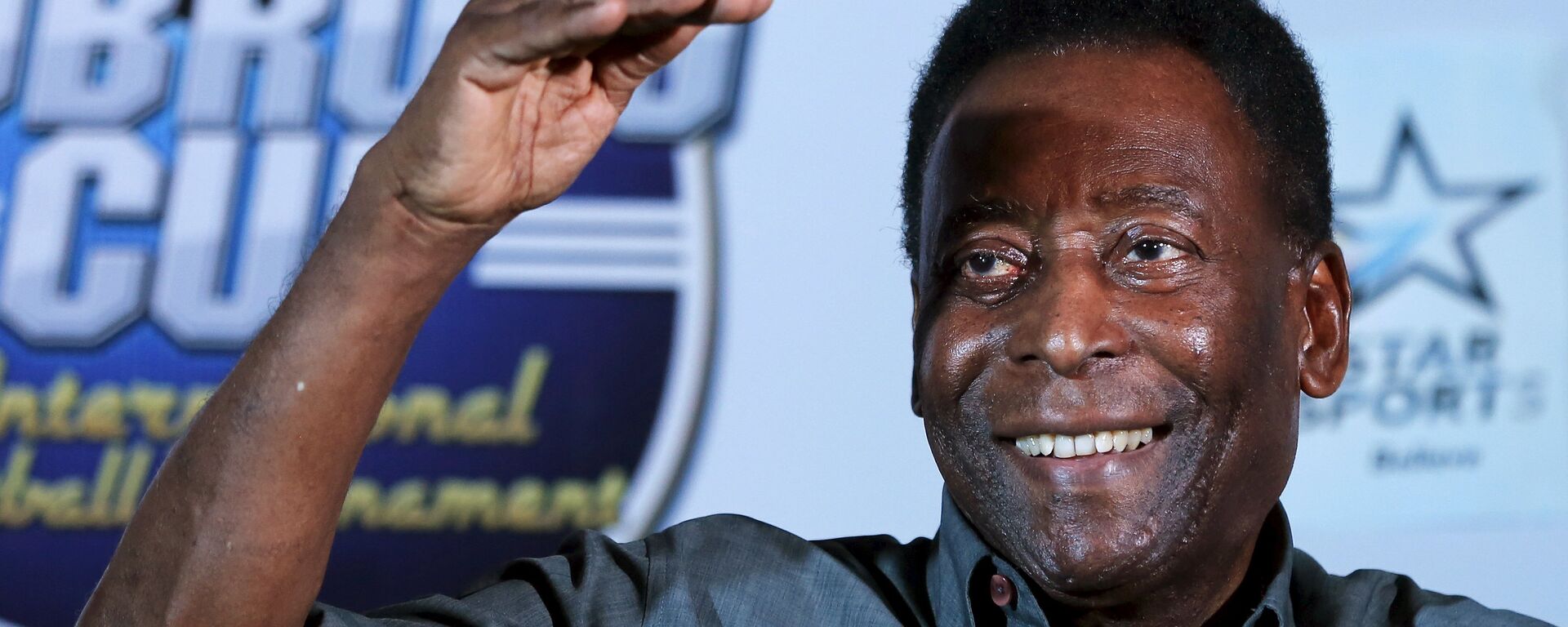 Legendary Brazilian soccer player Pele gestures during a news conference in Gurgaon on the outskirts of New Delhi, India, October 15, 2015 - اسپوتنیک افغانستان  , 1920, 14.03.2021