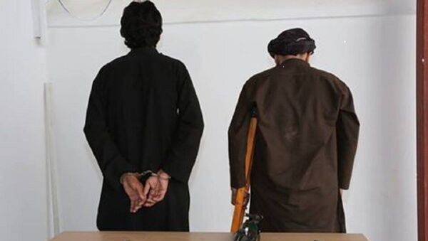 در فاریاب دو طالب که یکتن از آنها چادری زنانه داشت، دستگیر شدند - اسپوتنیک افغانستان  