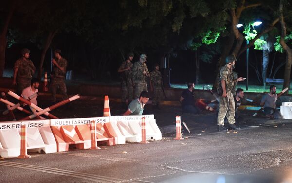 ارتش ترکیه رهگذران در استانبول را بازداشت می کنند - اسپوتنیک افغانستان  