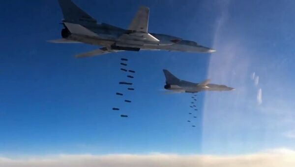 حملۀ بمب‌افگن‌های Tu-22M3 به مواضع داعش در سوریه - اسپوتنیک افغانستان  