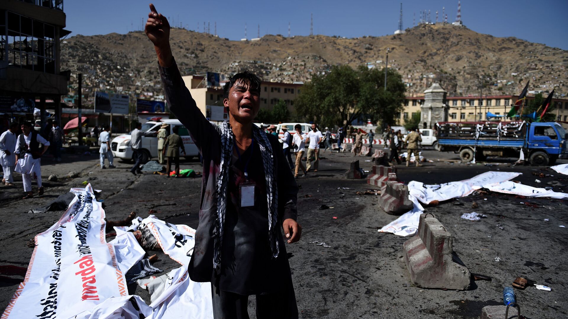 Протестующий на месте теракта в Кабуле, совершенного во время массовой демонстрации - اسپوتنیک افغانستان  , 1920, 24.07.2022