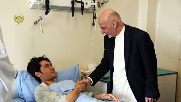 رییس جمهور غنی به زخمیان: جریان تداوی تان را شخصا تعقیب می‌کنم - اسپوتنیک افغانستان  