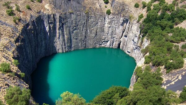 Open-pit diamond mine (known as the Big Hole or Kimberley Mine) in Kimberley, South Africa. - اسپوتنیک افغانستان  