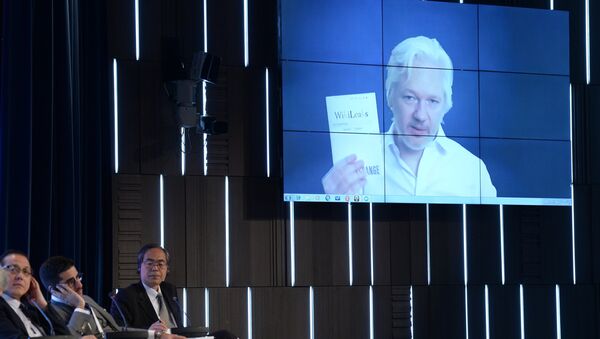 A video link up with Julian Assange, journalist, founder and editor-in-chief of WikiLeaks, at the session, End of the Monopoly: The Open Information Age, held as part of the New Era of Journalism: Farewell to Mainstream international media forum at the Rossiya Segodnya International Multimedia Press Center - اسپوتنیک افغانستان  