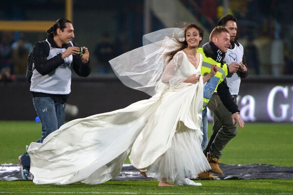 عروس در میدان فوتبال - اسپوتنیک افغانستان  