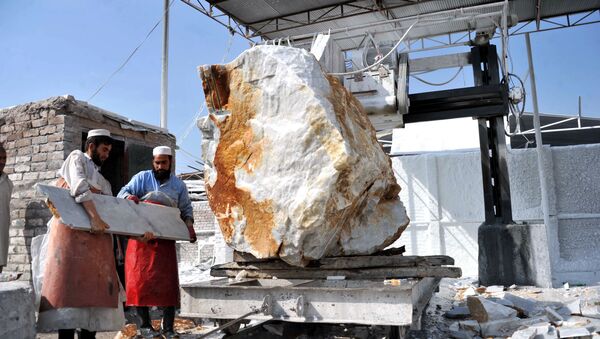 Afghan labourers work at a marble stone factory on the outskirts of Jalalabad on March 12, 2013 - اسپوتنیک افغانستان  