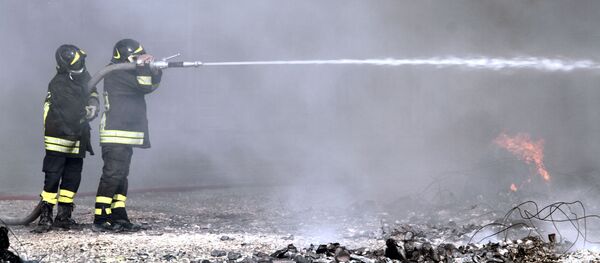 Пожарные на тушении пожара Пожарные на тушении пожара - اسپوتنیک افغانستان