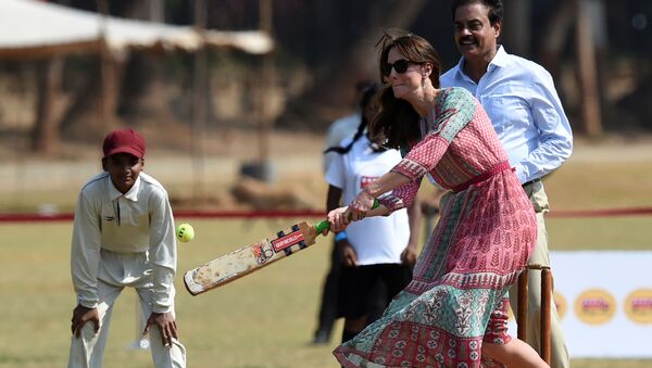 Герцогиня Кембриджская Кэтрин за игрой в крикет в Мумбаи, Индия - اسپوتنیک افغانستان  