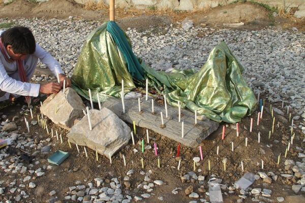 زندگی مادر پیر با خاطره‌های فرزند جوانش - اسپوتنیک افغانستان  