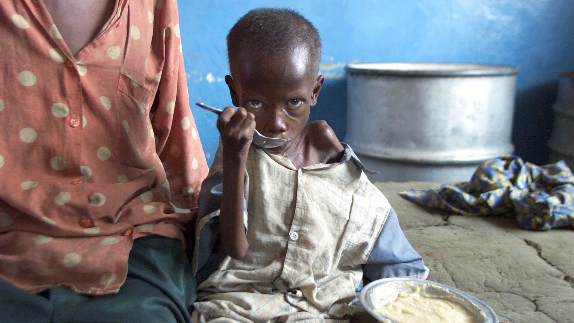 Истощенный голодом ребенок в больнице города Кабинда, Конго - اسپوتنیک افغانستان  , 1920, 31.10.2022