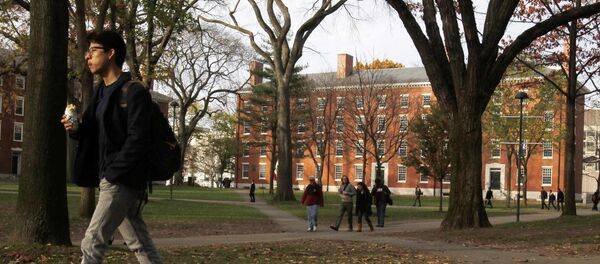 A student walks through Harvard Yard at Harvard University in Cambridge, Massachusetts, in this file photo taken November 16, 2012 A student walks through Harvard Yard at Harvard University in Cambridge, Massachusetts, in this file photo taken November 16, 2012 - اسپوتنیک افغانستان