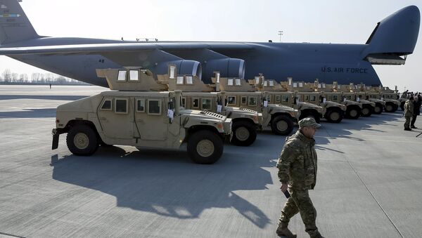 امریکا 600 خودرو زرهی به نیروهایش در افغانستان فرستاد - اسپوتنیک افغانستان  