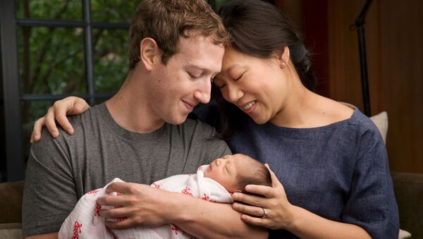 Глава Facebook Марк Цукерберг с женой и дочкой - اسپوتنیک افغانستان  