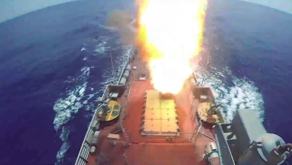 Пуск крылатых ракет Калибр по объектам Джебхат ан-Нусра в Сирии из акватории Средиземного моря - اسپوتنیک افغانستان  