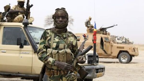 Чадский солдат на линии фронта во время боя против повстанческой группировки Боко Харам в Нигерии - اسپوتنیک افغانستان  