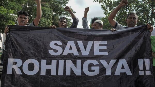Ethnic Rohingya refugees from Myanmar residing in Malaysia hold a banner during a protest outside the Myanmar embassy in Kuala Lumpur on May 21, 2015 - اسپوتنیک افغانستان  