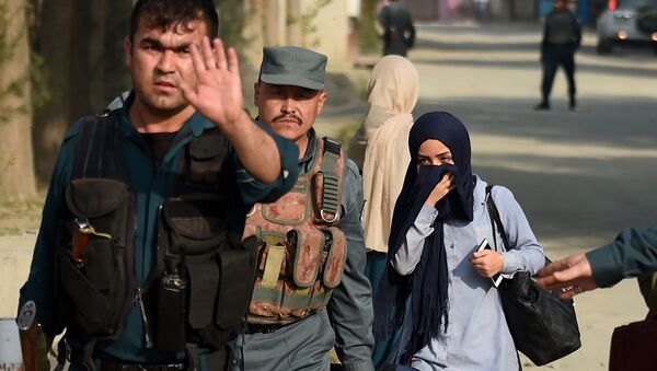 تخلیه دانشجویان دانشگاه امریکایی بعد از حملات در کابل - اسپوتنیک افغانستان  