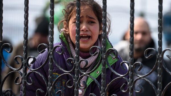 A migrant girl cries as she waits at a Turkish coast guard station at the Dikili district in Izmir, on March 20, 2016, after being catched with other migrants while trying to reach the Greek island of Lesbos from the Bademli village, western Turkey. - اسپوتنیک افغانستان  