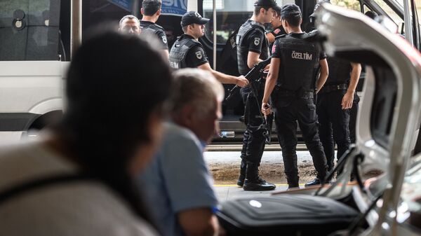 Турецкая полиция в аэропорту Ататюрка в Турции - اسپوتنیک افغانستان  