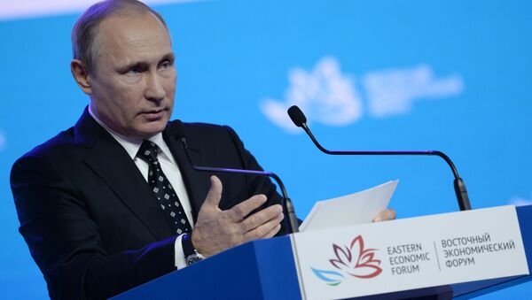 Президент РФ Владимир Путин на пленарном заседании Открывая Дальний Восток в рамках Восточного экономического форума - اسپوتنیک افغانستان  