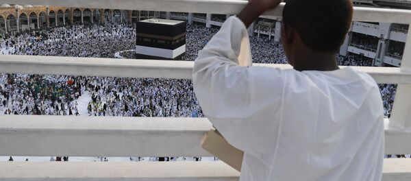 بدرفتاری مأموران سعودی با زائران در کعبه + ویدئو بدرفتاری مأموران سعودی با زائران در کعبه + ویدئو - اسپوتنیک افغانستان