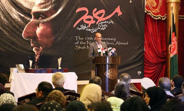 سوال حفیظ منصور از عبدالله و مسعود: به دهنتان که شلغم نیست؟ سوال حفیظ منصور از عبدالله و مسعود: به دهنتان که شلغم نیست؟ - اسپوتنیک افغانستان