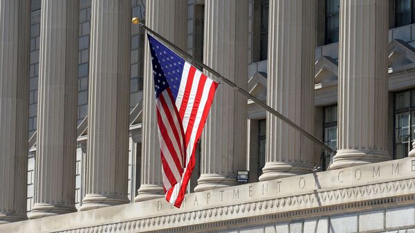 Государственный флаг США на здании министерства торговли в Вашингтоне - اسپوتنیک افغانستان  