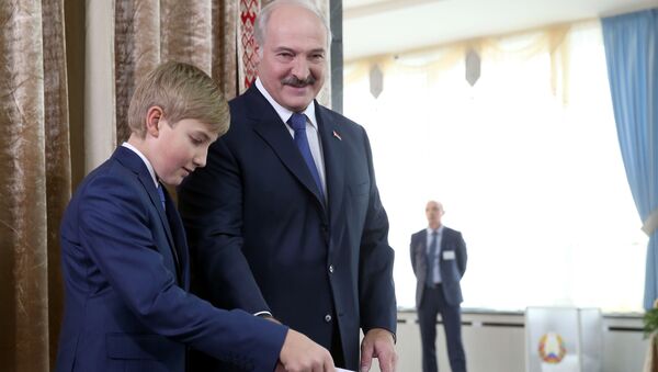 Президент Белоруссии Александр Лукашенко с сыном Николаем - اسپوتنیک افغانستان  