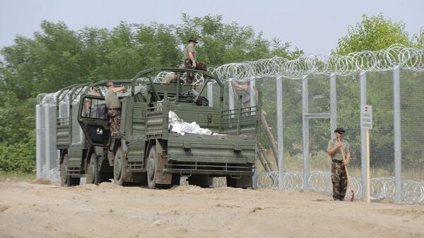 Венгерские военные устанавливают заграждения на границе с Сербией - اسپوتنیک افغانستان  