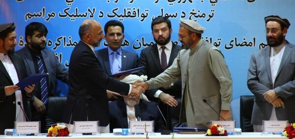 موافقتنامه صلح میان دولت افغانستان و حزب اسلامی امضا شد موافقتنامه صلح میان دولت افغانستان و حزب اسلامی امضا شد - اسپوتنیک افغانستان