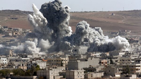 Дым над Кобани в Сирии после авианалета ВВС США - اسپوتنیک افغانستان  