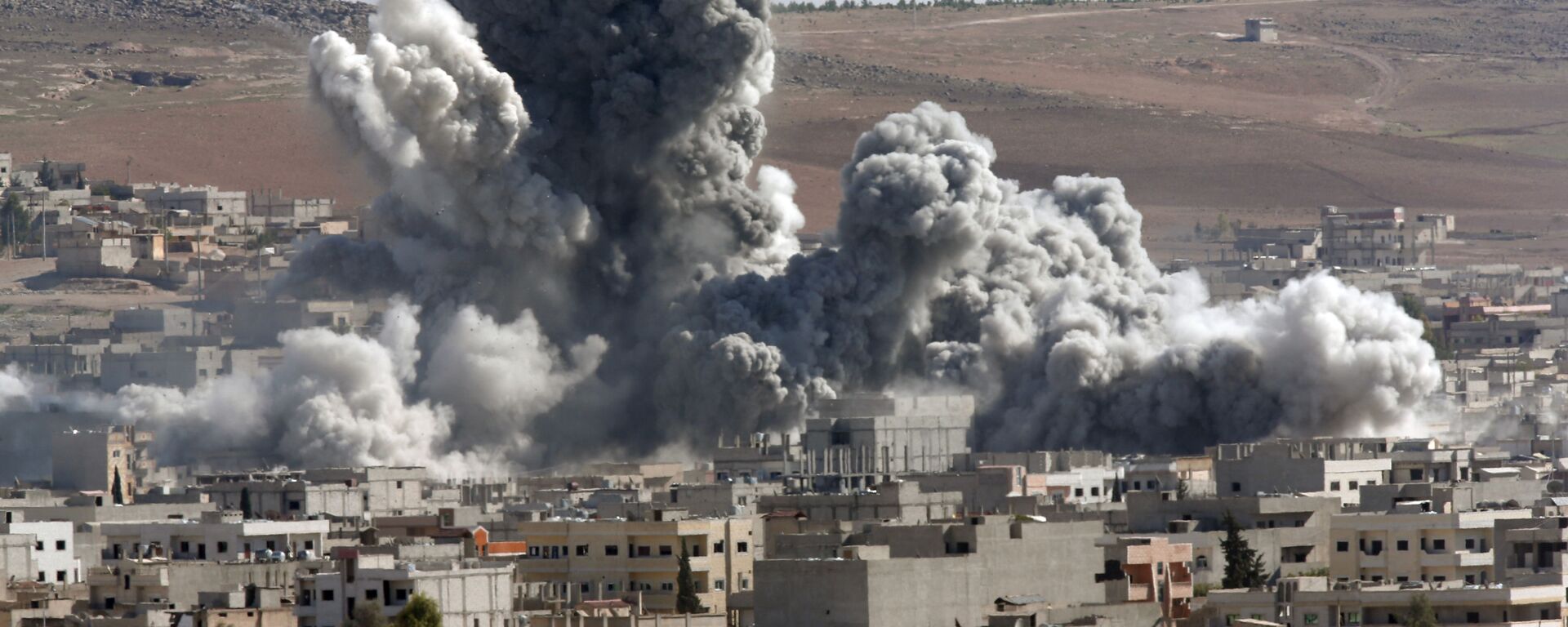 Дым над Кобани в Сирии после авианалета ВВС США - اسپوتنیک افغانستان  , 1920, 24.08.2022