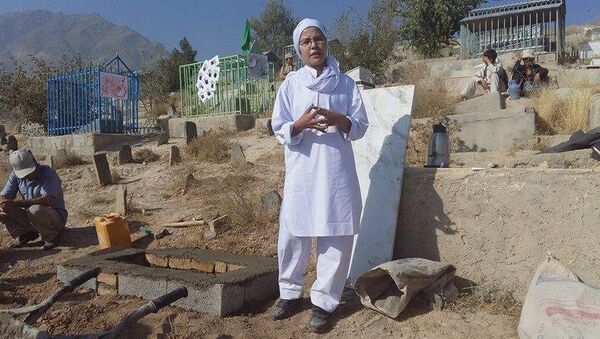 فهیمه محمدی دختری که هویت‌اش را در گورستانی در کابل دفن خاک کرد - اسپوتنیک افغانستان  