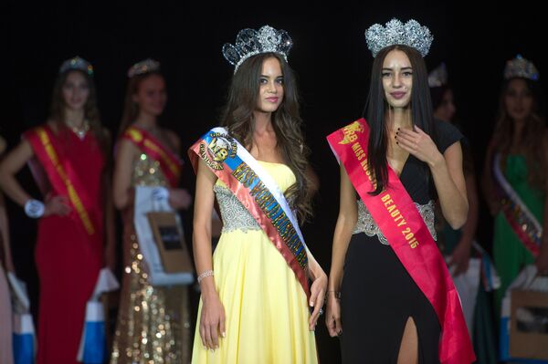 کریستینه ادامسون و دیانا کولاگینه برندگان کانکور Miss World Russian Beauty 2016 و 2015 - اسپوتنیک افغانستان  