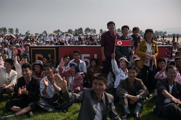 تماشاچیان در اولین نمایش هوائی در تاریخ کوریائی شمالی - اسپوتنیک افغانستان  