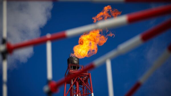 Газовый факел морской нефтеперерабатывающей платформы Приразломная - اسپوتنیک افغانستان  