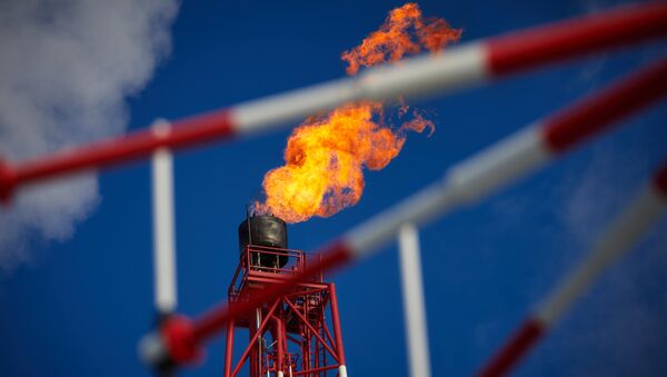 Газовый факел морской нефтеперерабатывающей платформы Приразломная - اسپوتنیک افغانستان  